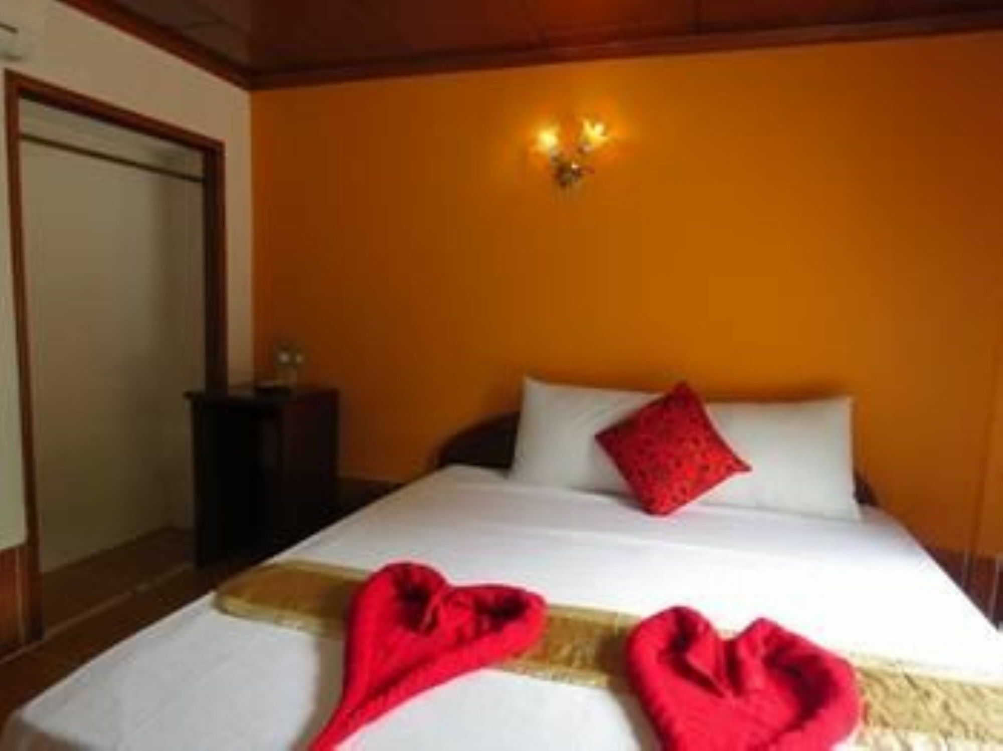 Two Easy Bungalow Hotel Sihanoukville Buitenkant foto