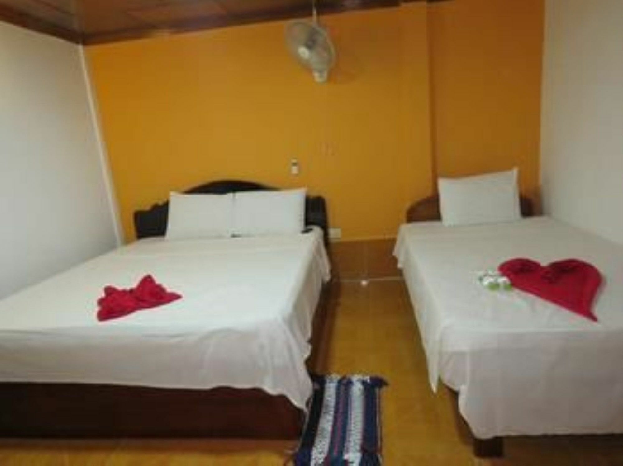 Two Easy Bungalow Hotel Sihanoukville Buitenkant foto