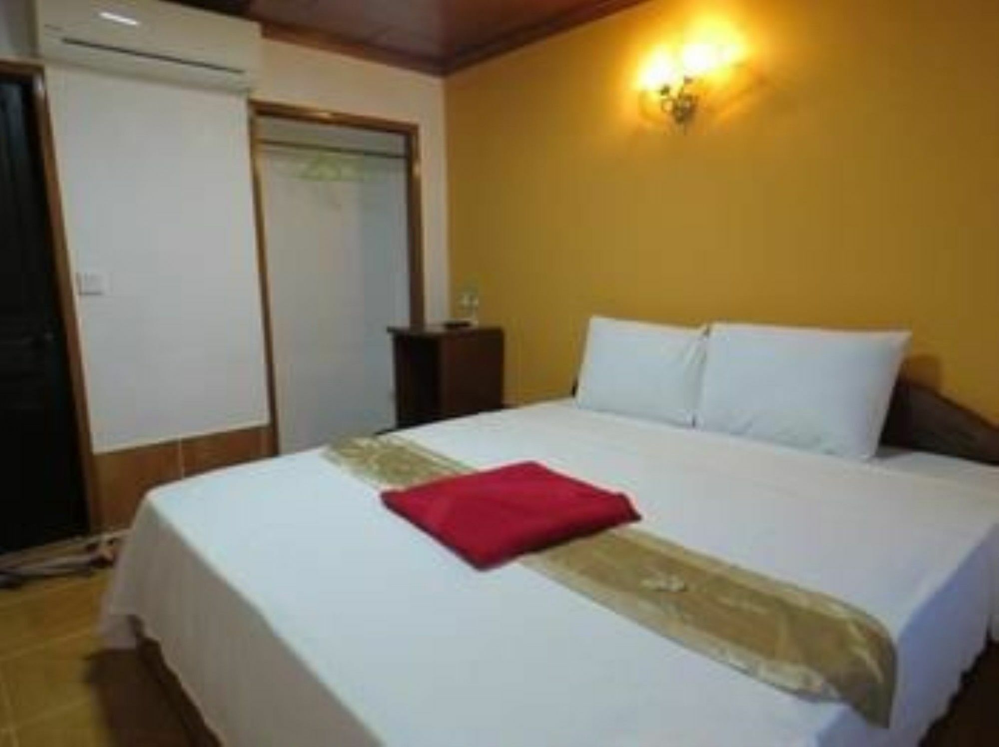 Two Easy Bungalow Hotel Sihanoukville Buitenkant foto