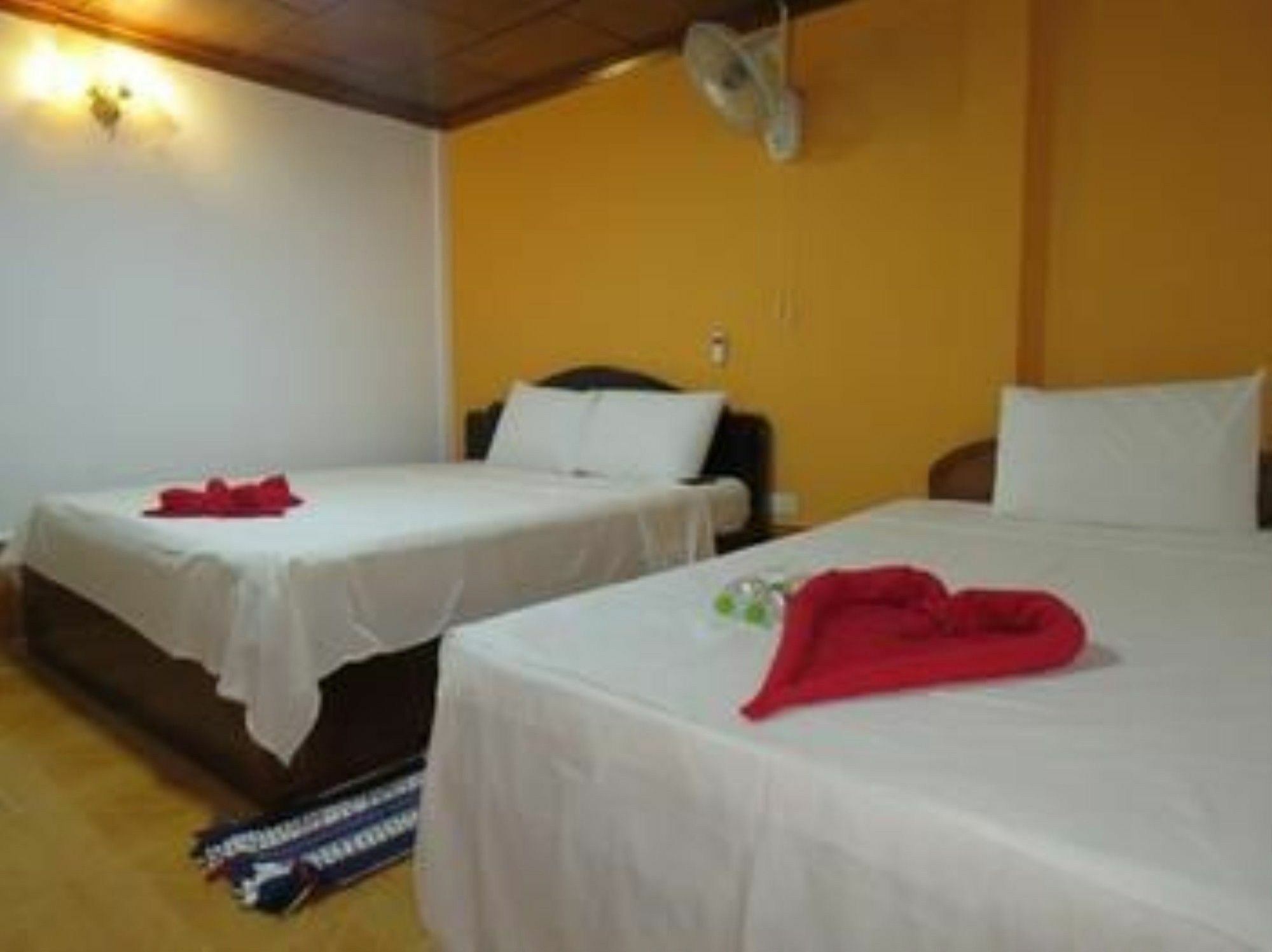 Two Easy Bungalow Hotel Sihanoukville Buitenkant foto