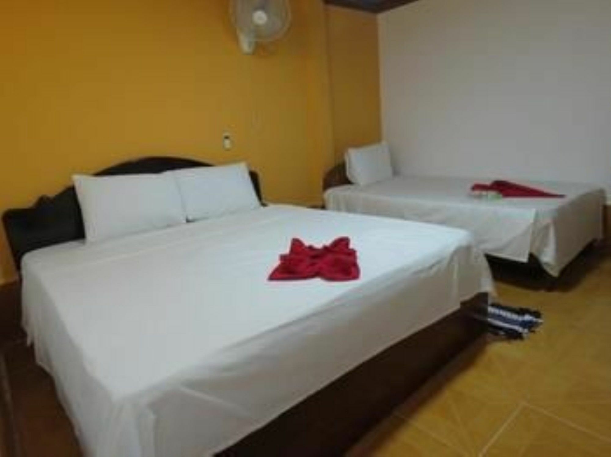 Two Easy Bungalow Hotel Sihanoukville Buitenkant foto