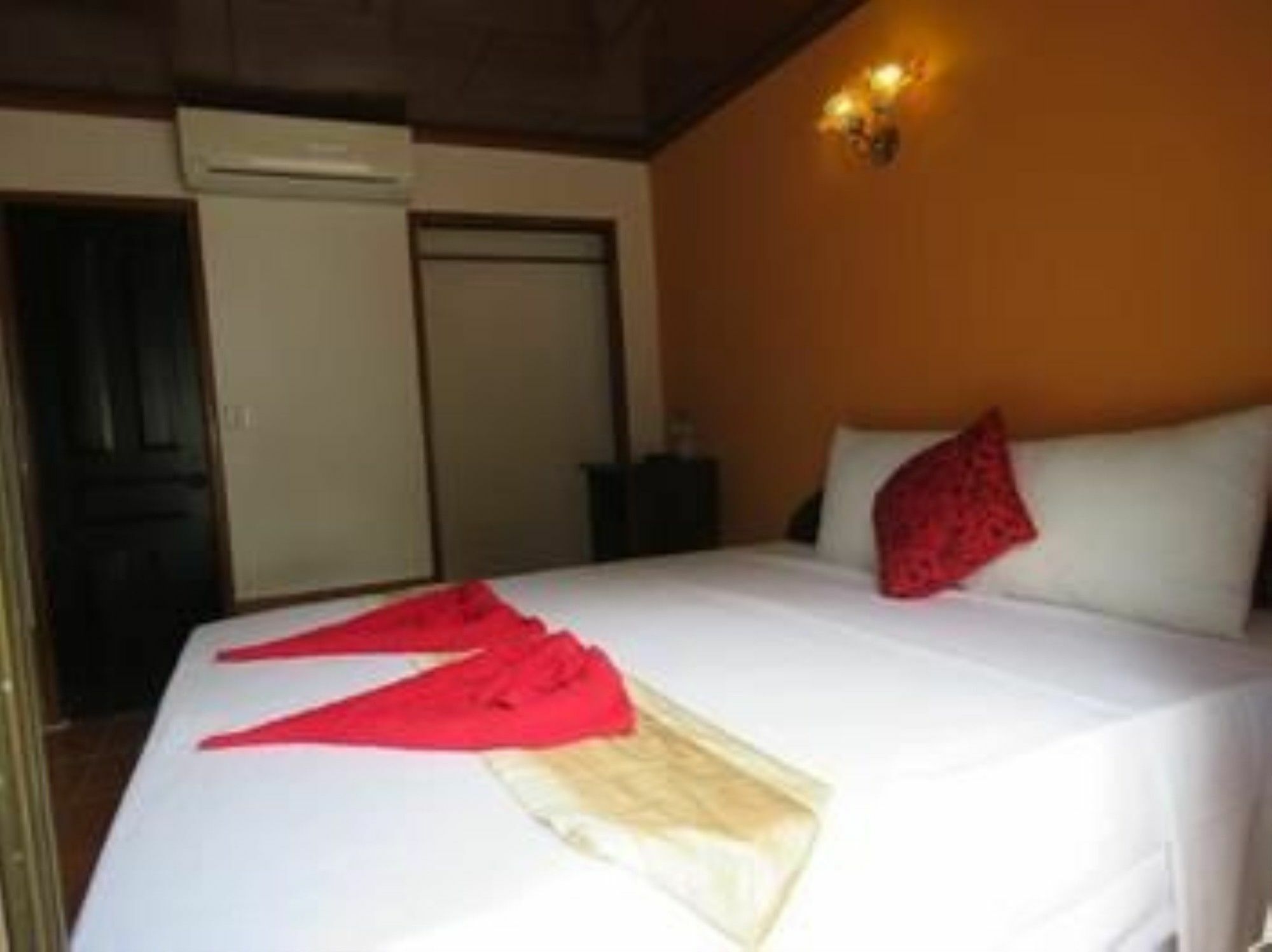 Two Easy Bungalow Hotel Sihanoukville Buitenkant foto